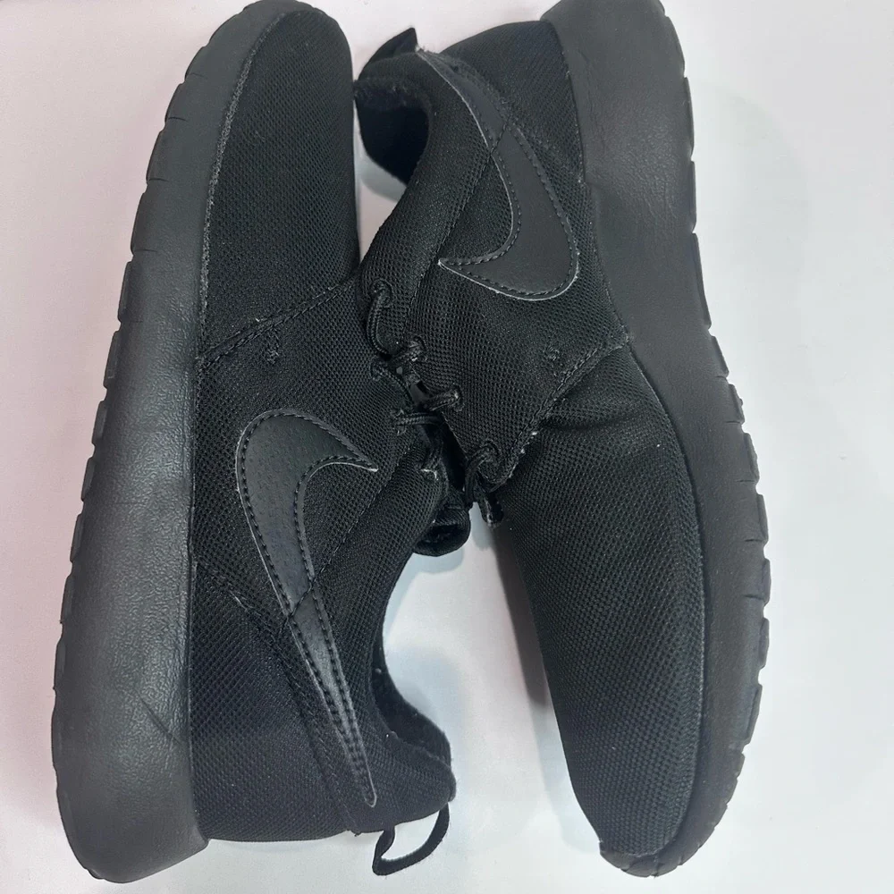 Used Nike Black Sneakers Sz.7y